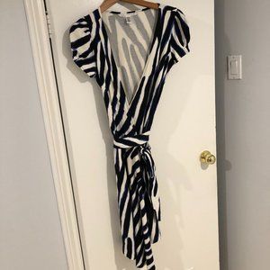 NWOT DIANE VON FURSTENBERG, PUFF-SLEEVE WRAP DRESS, SIZE 12, FITS LIKE M/US 8-10